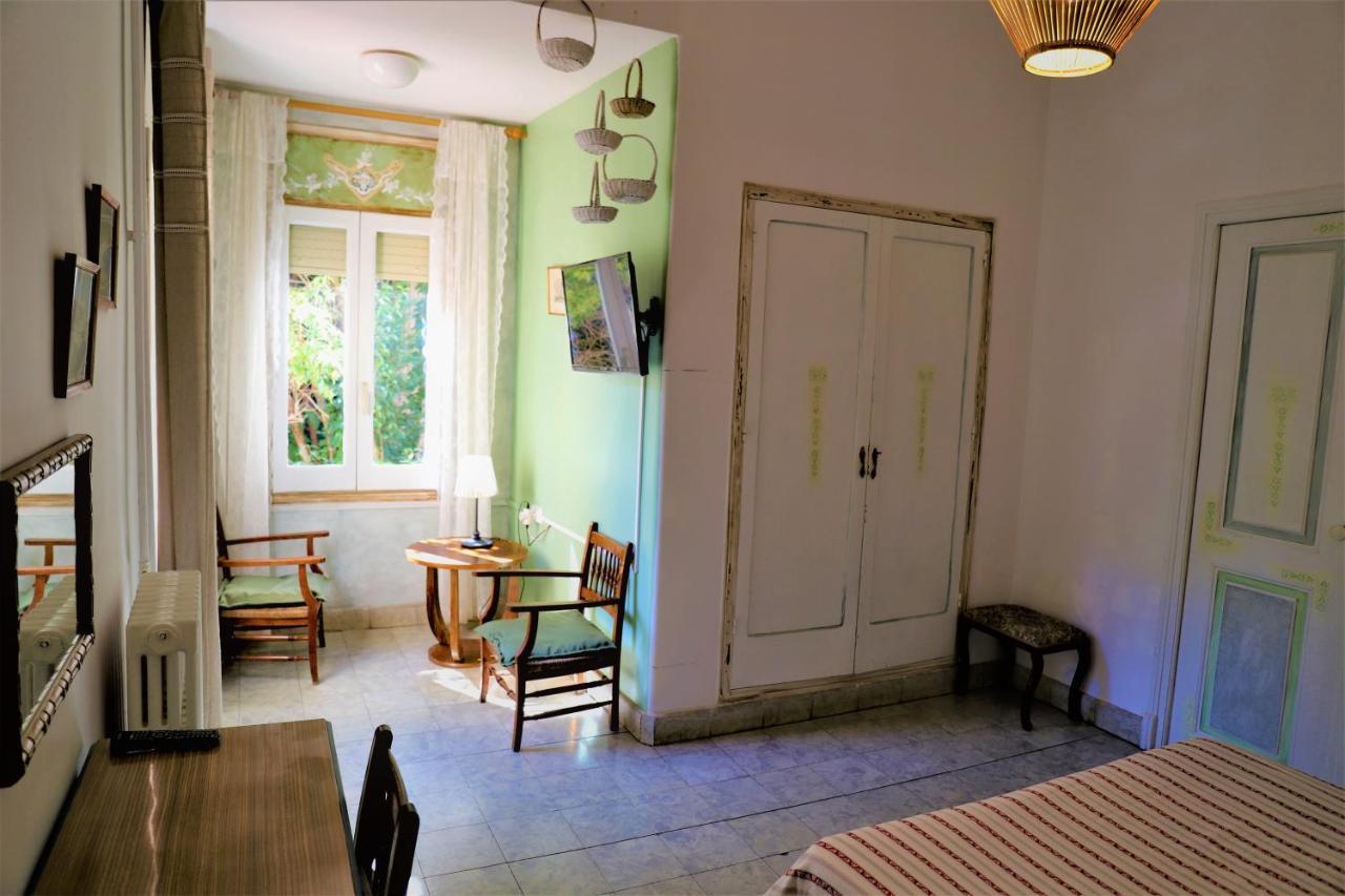 Hostal Montsoliu Arbúcies Extérieur photo