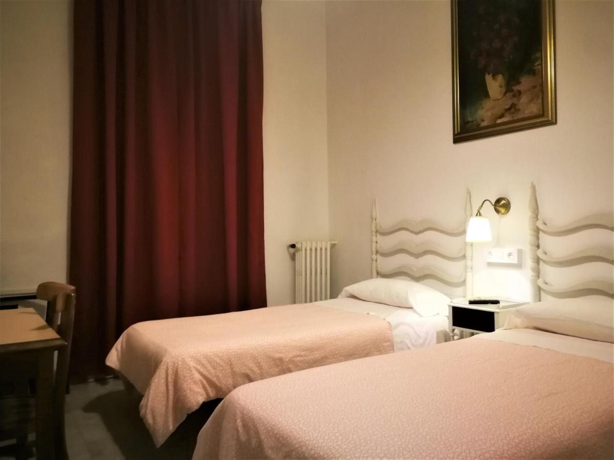 Hostal Montsoliu Arbúcies Chambre photo
